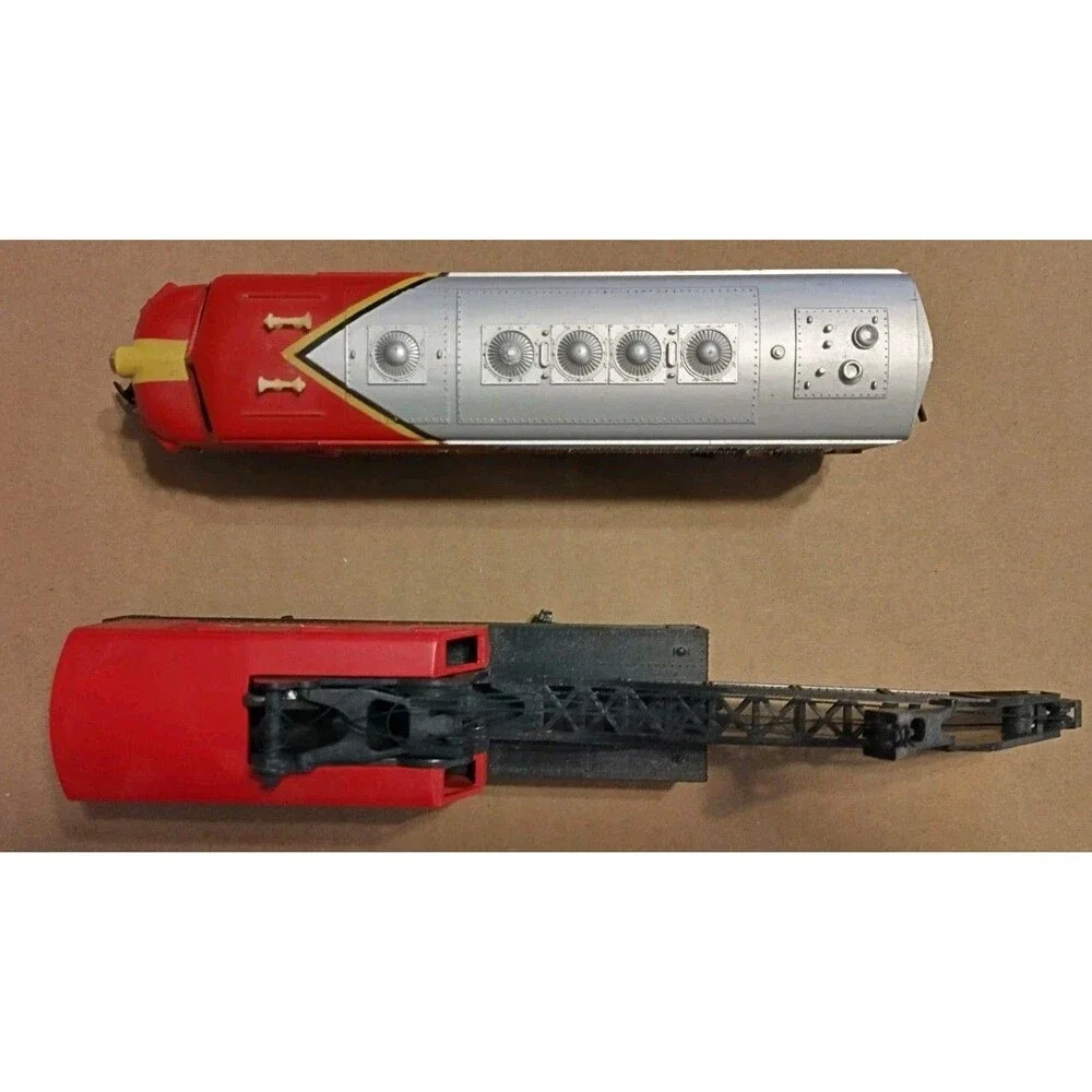 Lot Of 2 Tyco Santa Fe Hong Kong HO Train Items Engine Crane Vintage Toy Track